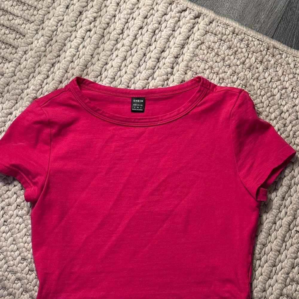SHEIN Fuchsia Casual Tee